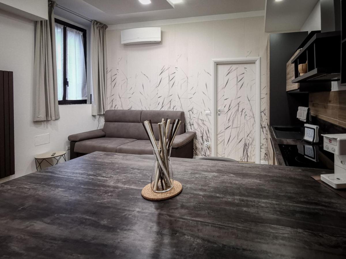L Arche Comfort & Relax Brown Home Di Via Varesina Milánó Kültér fotó